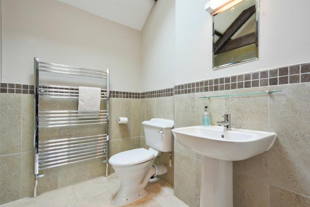 Goldfinch Villa Lucker ภายนอก รูปภาพ
