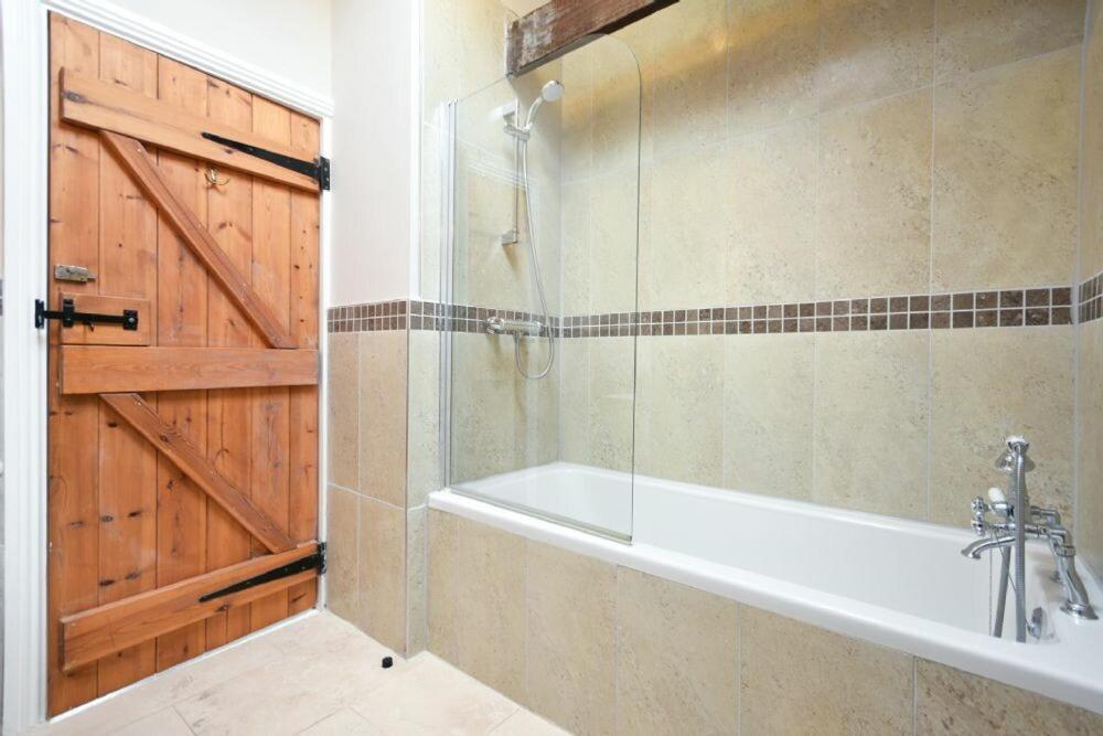 Goldfinch Villa Lucker ภายนอก รูปภาพ